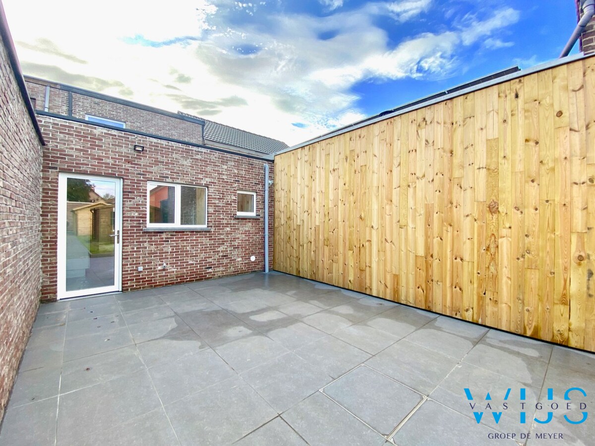 Volledig gerenoveerd woonhuis voor de brug van Zelzate ! 