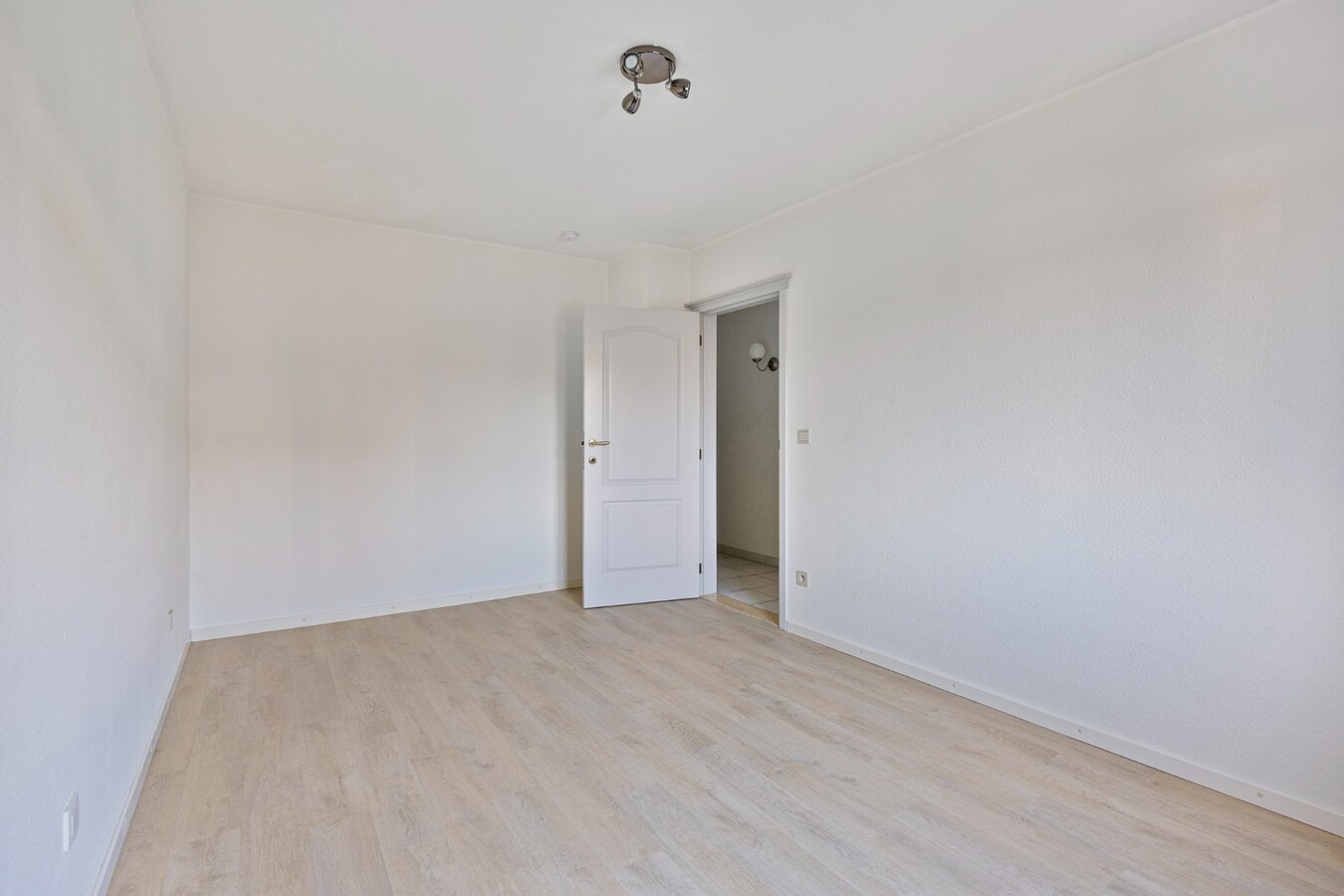 Prachtig appartement met 2 slaapkamers en autostaanplaats te Tienen 