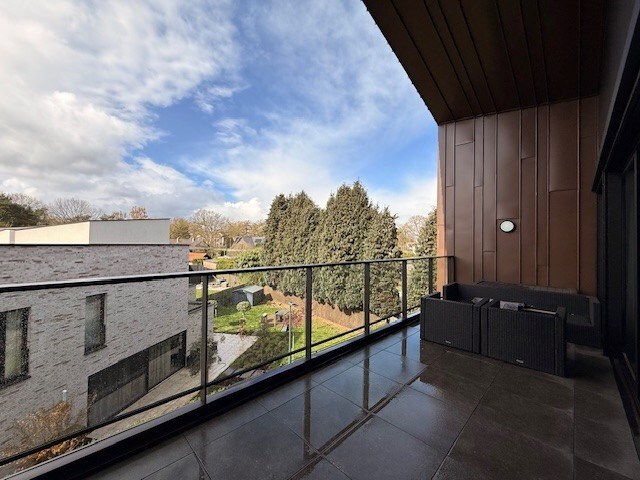 Nieuwbouwappartement met 1 slaapkamer, terras en autostandplaats te Maasmechelen. 