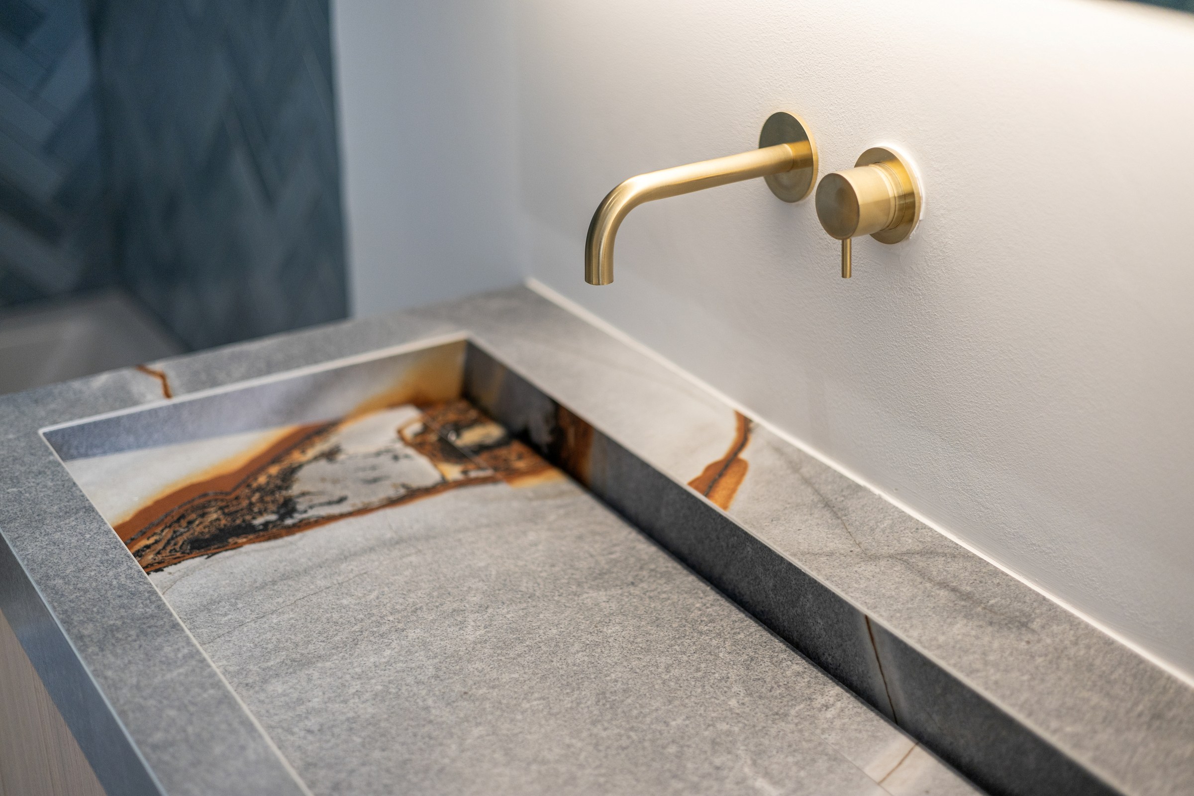 Appartement de 3 chambres entièrement rénové, idéalement situé près de la digue et du casino à Knokke. 