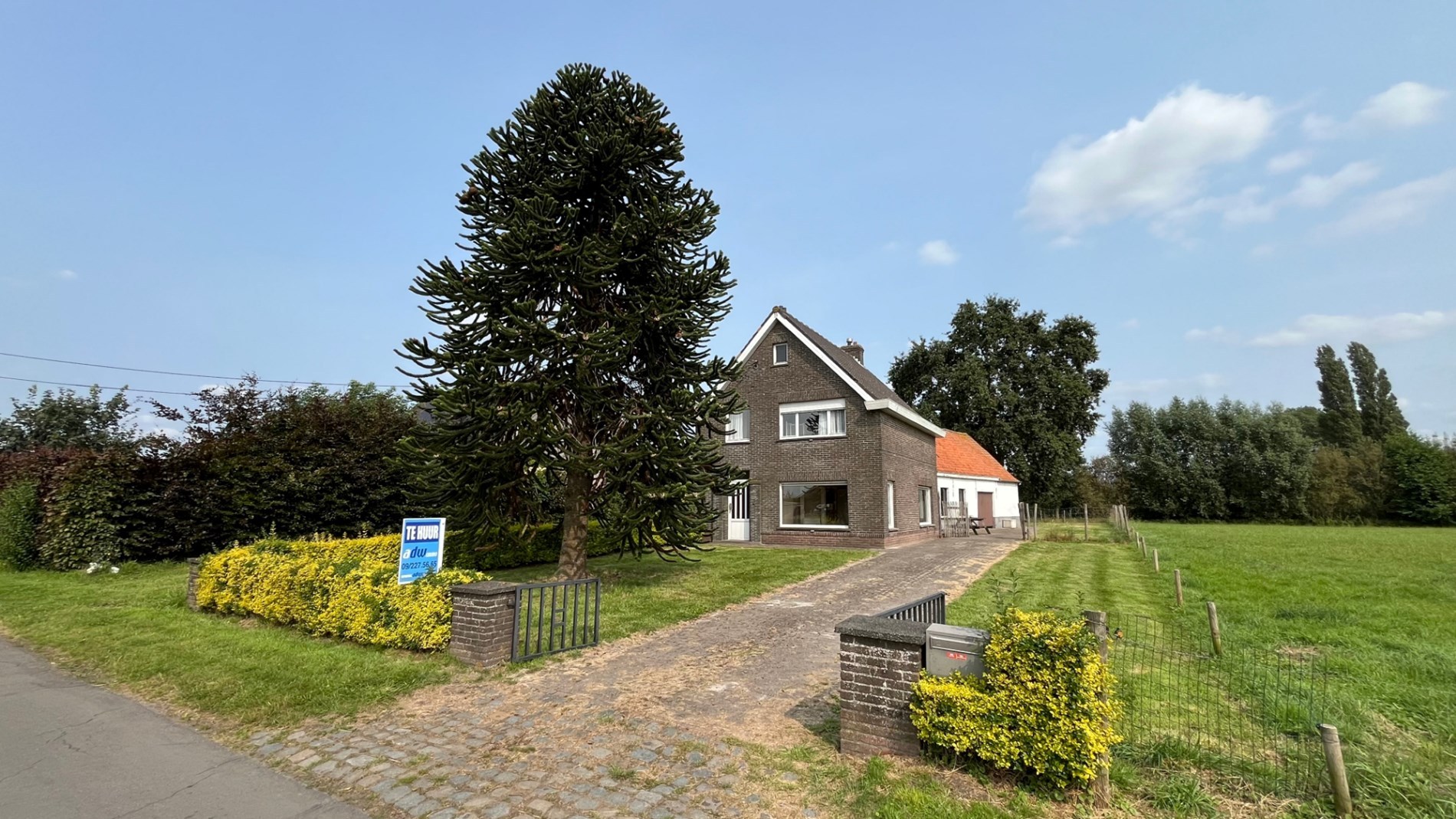 Ruime woning met een grote tuin 