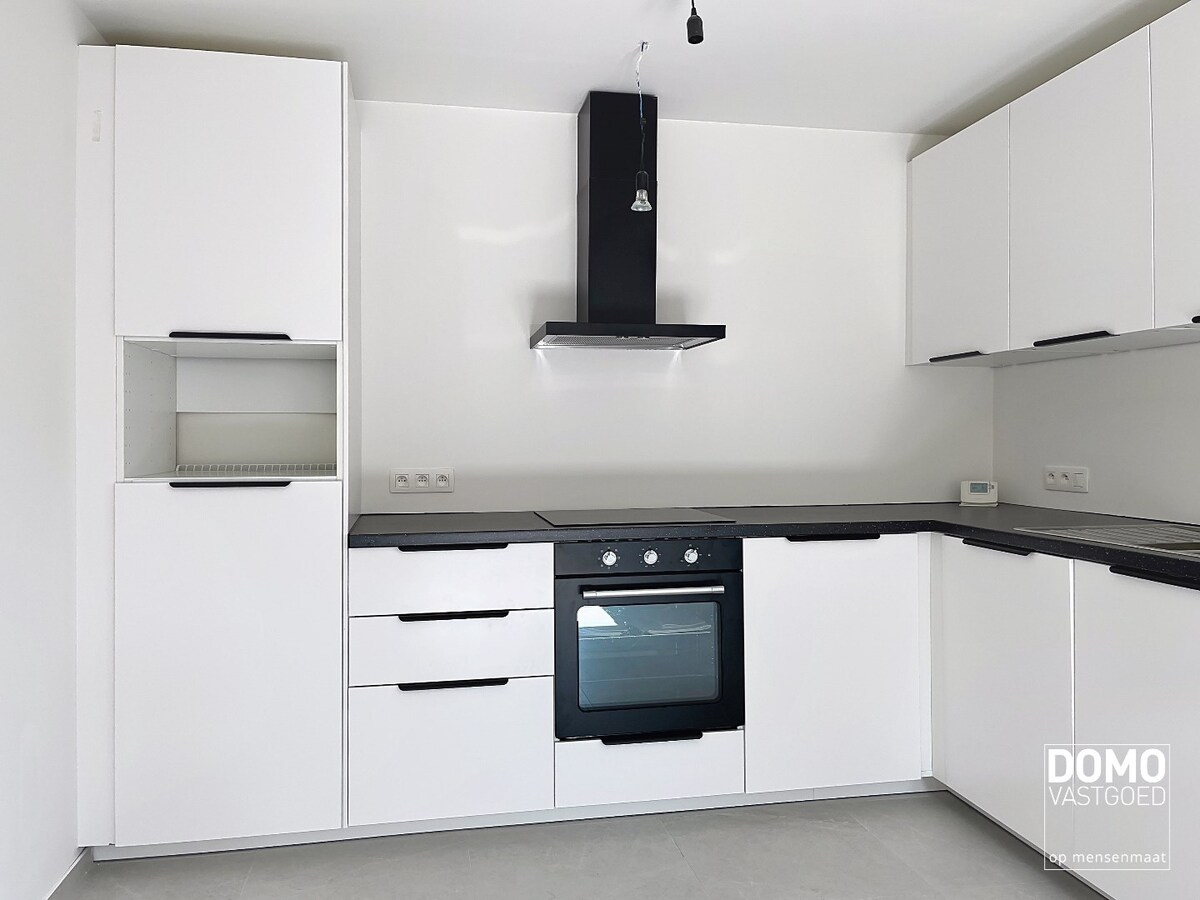 GERENOVEERDE HALF OPEN BEBOUWING MET GARAGE TE MELDERT (LUMMEN) 