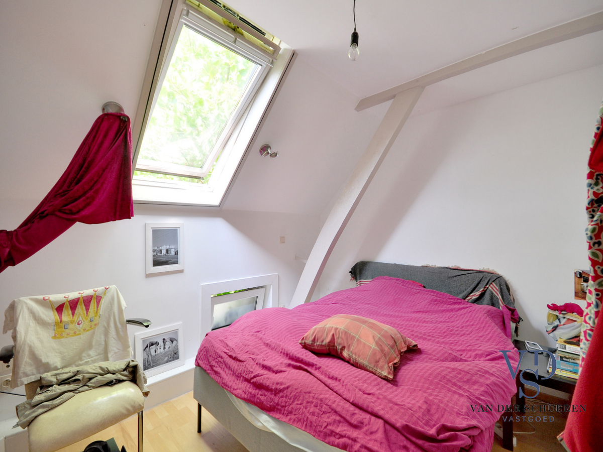 Idyllische woning met schuur. Uitzonderlijk gelegen. 