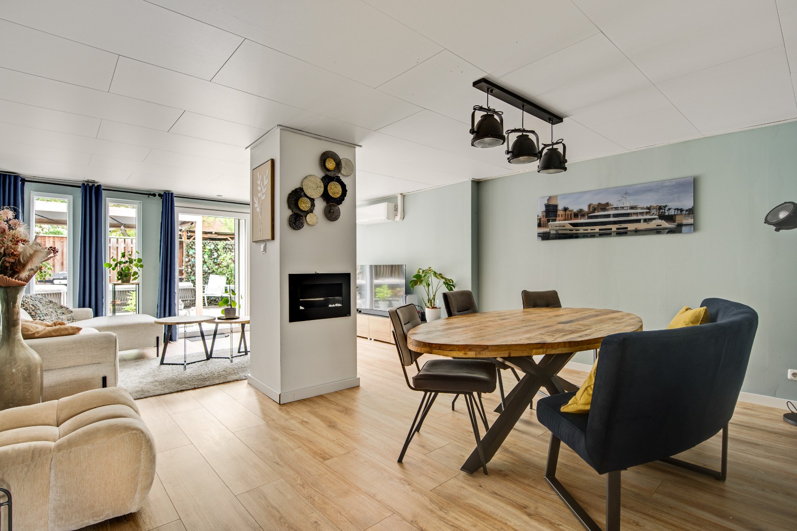 Ruime Tussenwoning in Weert met 4 Slaapkamers, 2 Badkamers, Tuin op het Noordwesten en 2 Parkeerplaatsen - Bouwjaar 1981, 132m² Woonoppervlak 