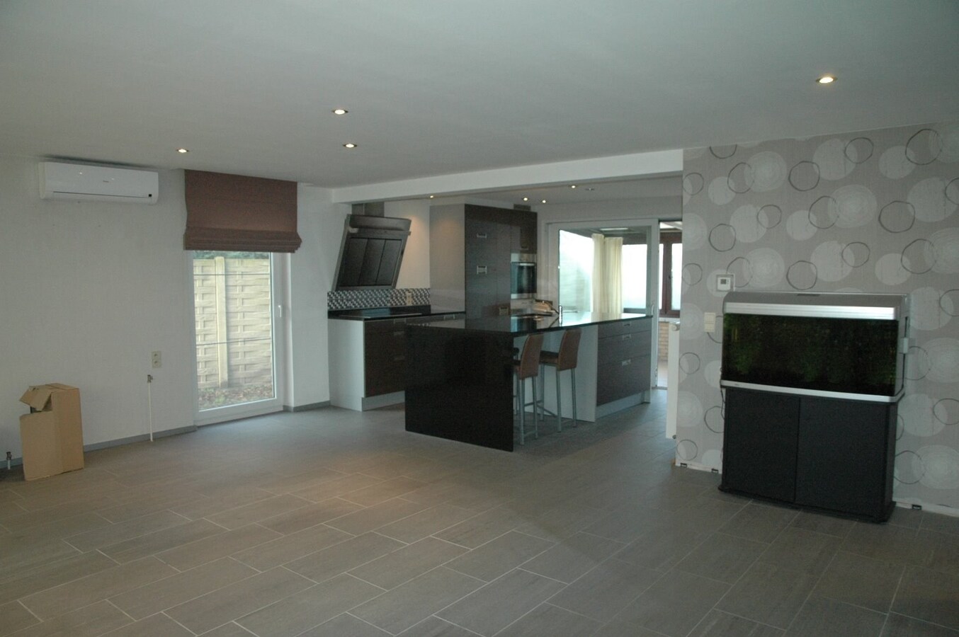 Degelijke gezinswoning met achterliggende loods/garage. 