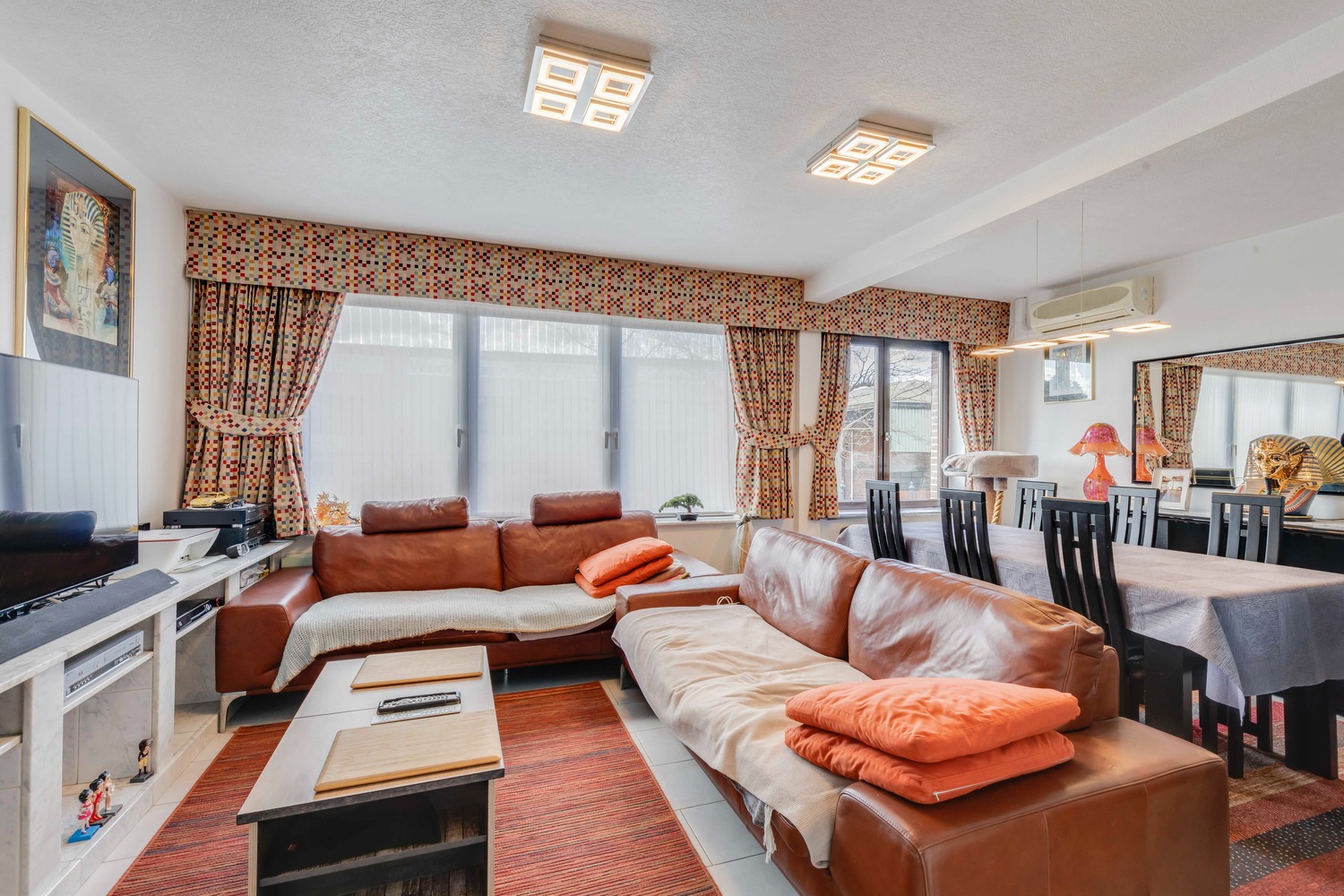 Woning bestaand uit 3 entiteiten: 2 app en 1 studio 