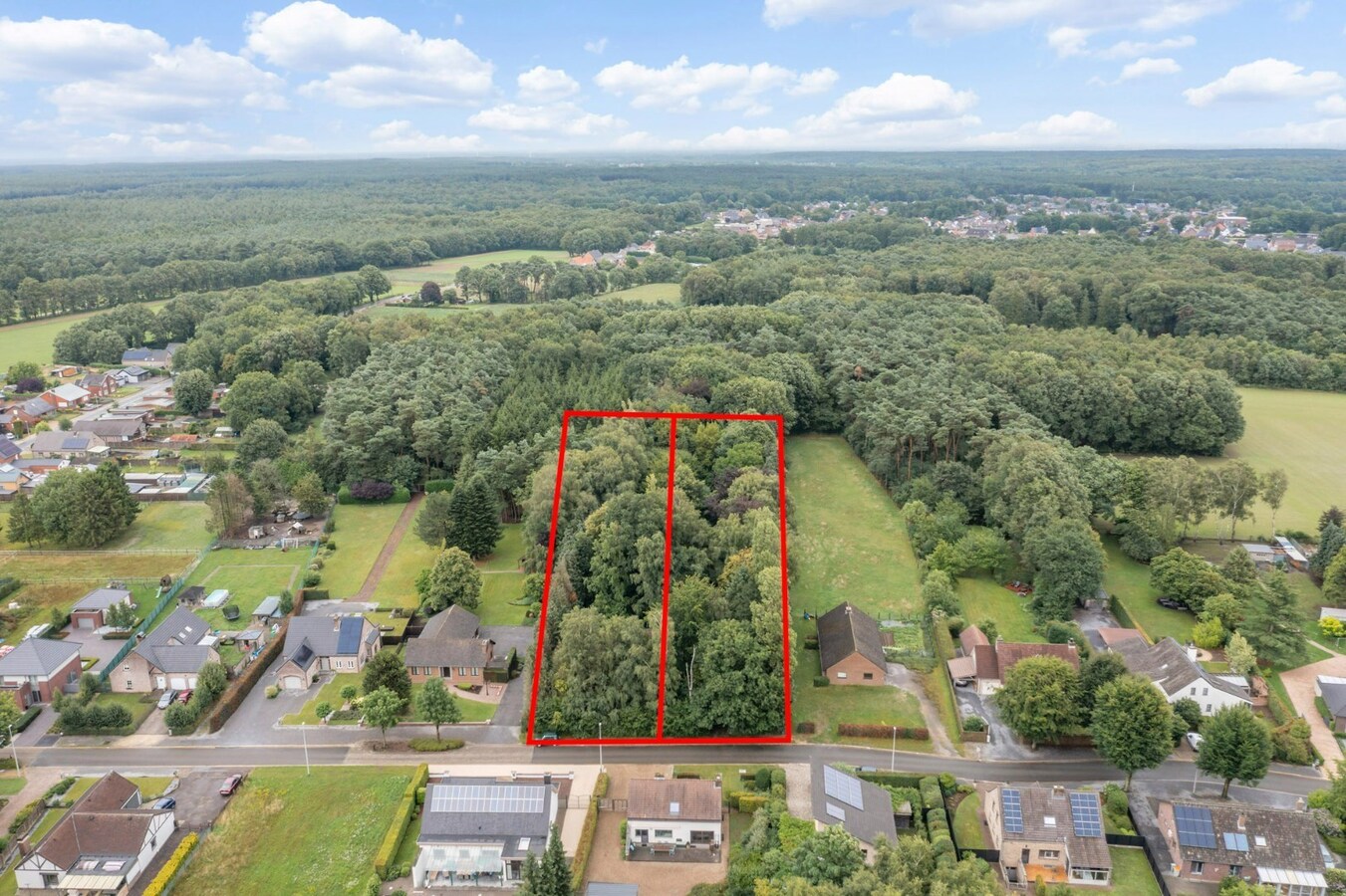 Woning op zeer rustig gelegen en ruim perceel. 