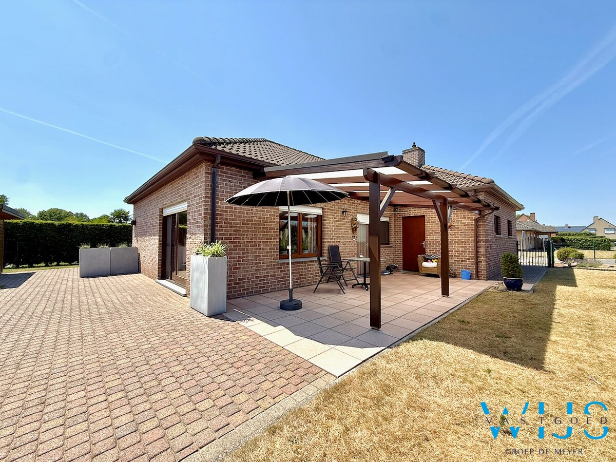 Verzorgde bungalow in woonwijk te Assenede ! 