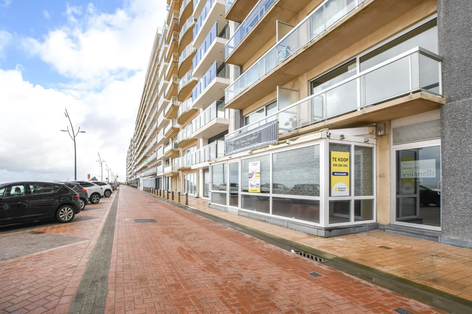 Ruim pand op de Zeedijk van Blankenberge met mogelijkheid tot wijziging naar appartement