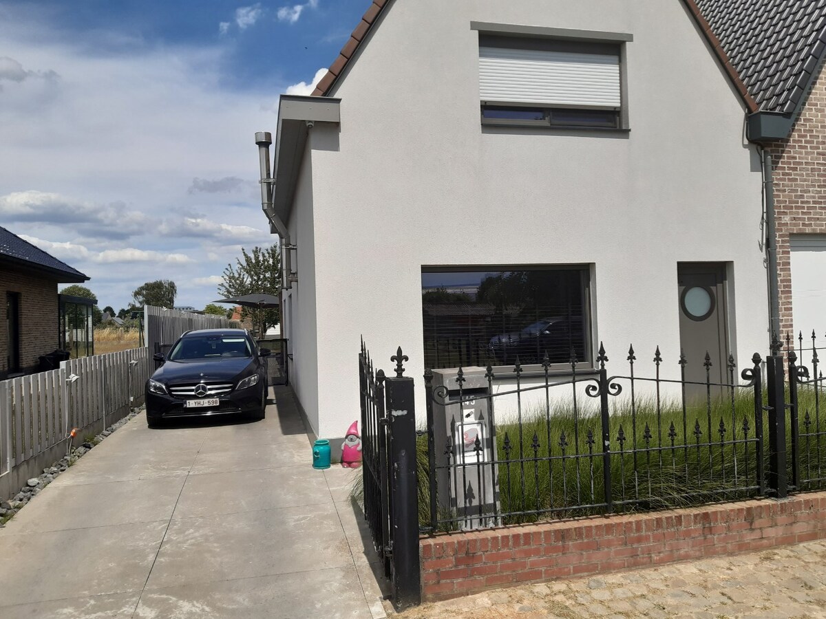 Praktische gezinswoning met leuke tuin. 