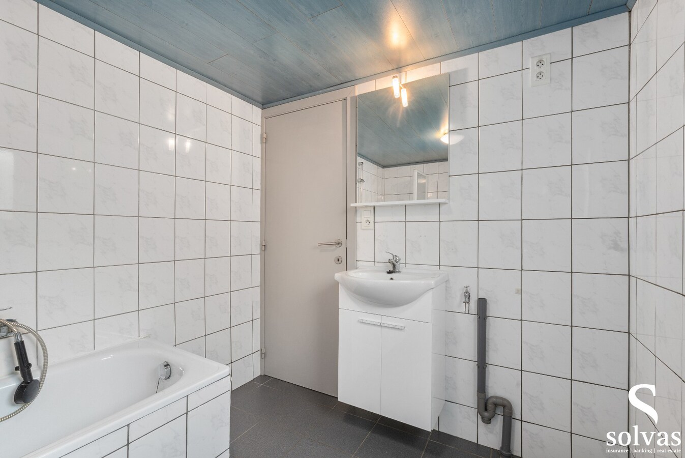 Op te frissen woning te Landegem! 