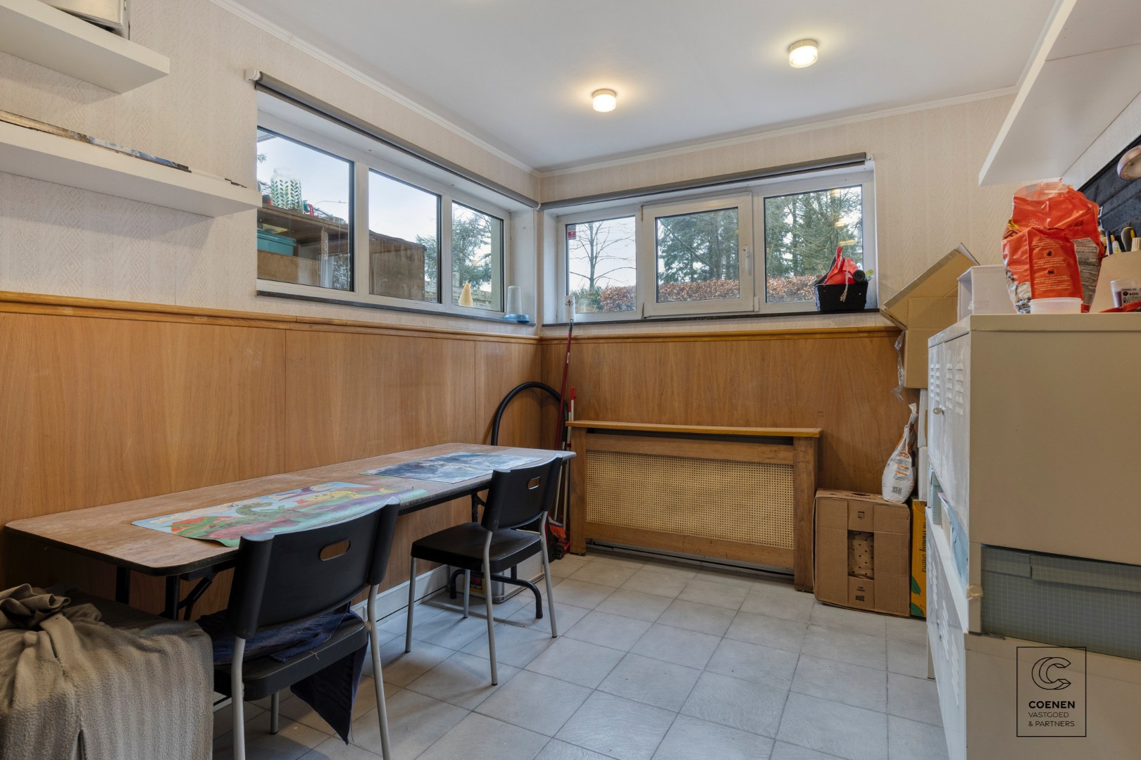 Lichtrijke en ruime villa van 338 m² met ingebouwd zwembad en tal van mogelijkheden voor co-housing of kangoeroewonen! 