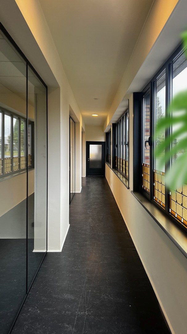 Volledig gerenoveerde kantoren in kleinschalig business center in Gent