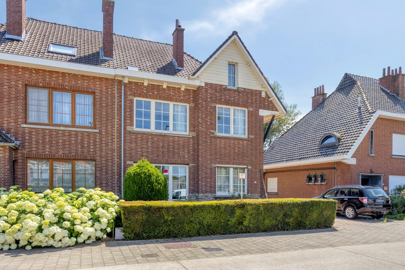 Karaktervolle halfopen villa met prachtige tuin op toplocatie in Tienen 