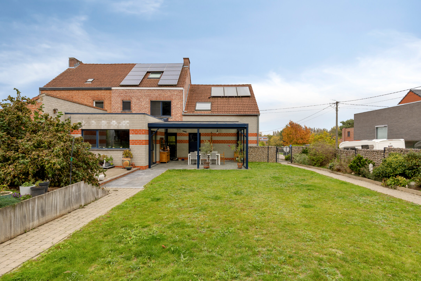 Halfopen bebouwing met 4 slaapkamers en bureau, ruime garage, kelder en zolder in Holsbeek! - EPC 161 kWh/m² - bewoonbare opp. 288 m² 
