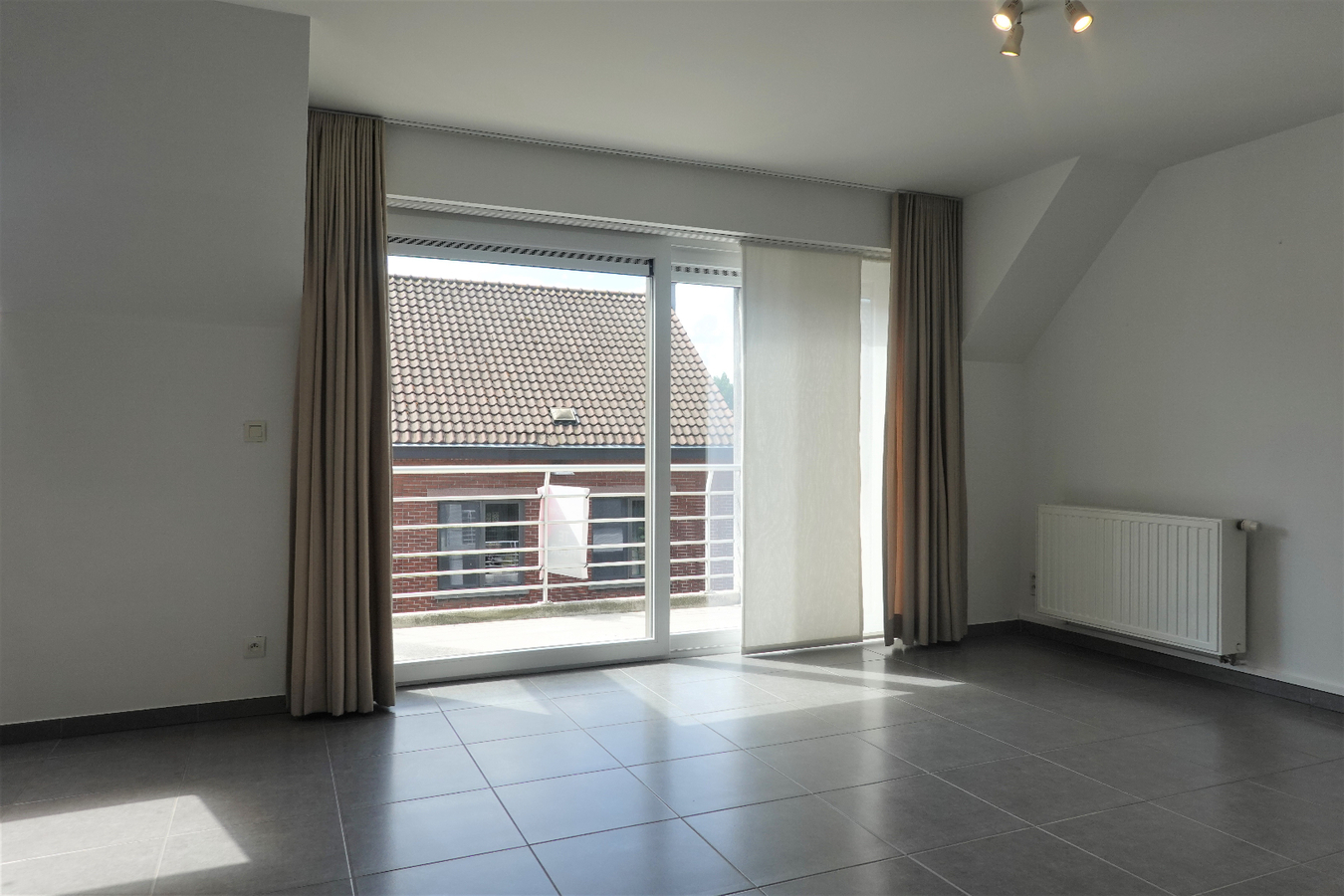 Appartement met autostaanplaats, fietsenberging en terras 