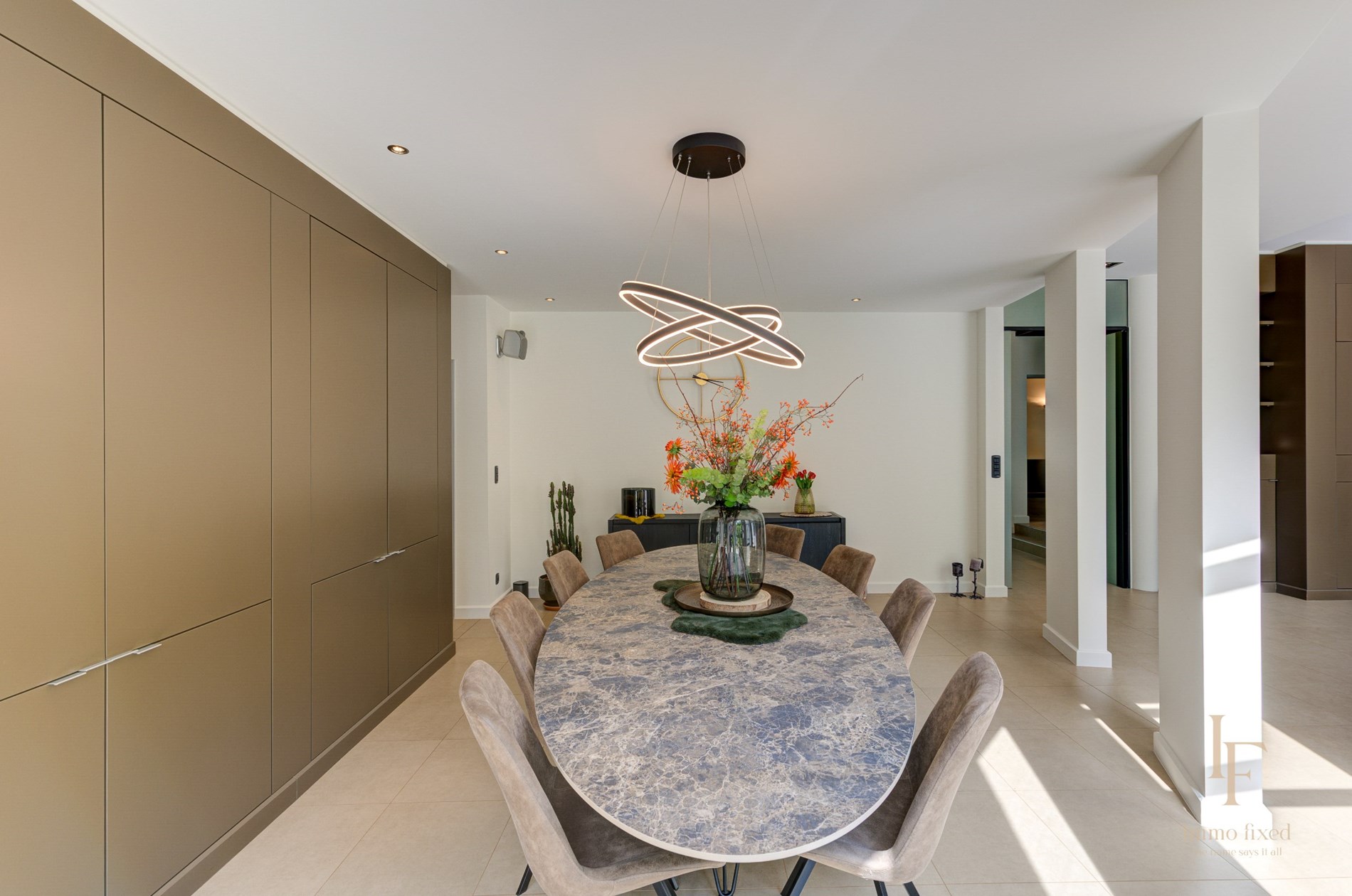 Moderne villa met 7 slaapkamers te Zoersel. 