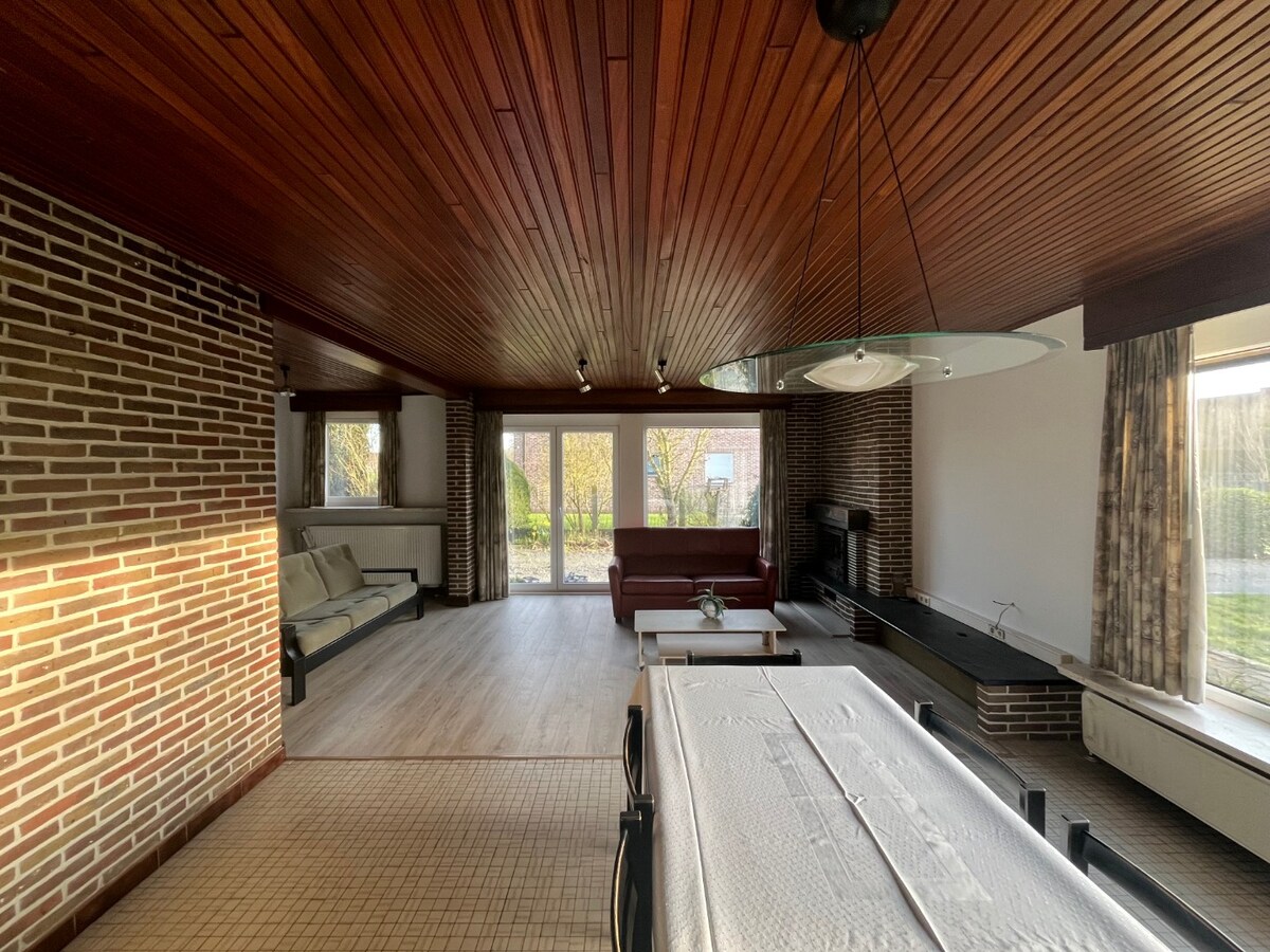 Ruime bungalowwoning. 