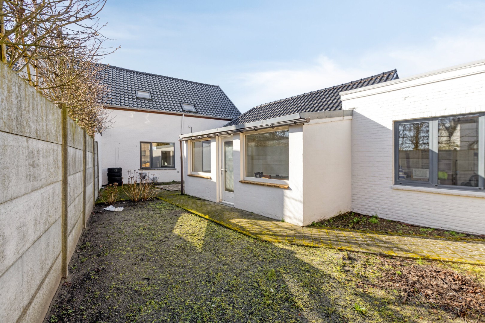 Ruime gezinswoning met 3 slpk. en ruimte voor bijberoep in Mol-Sluis 