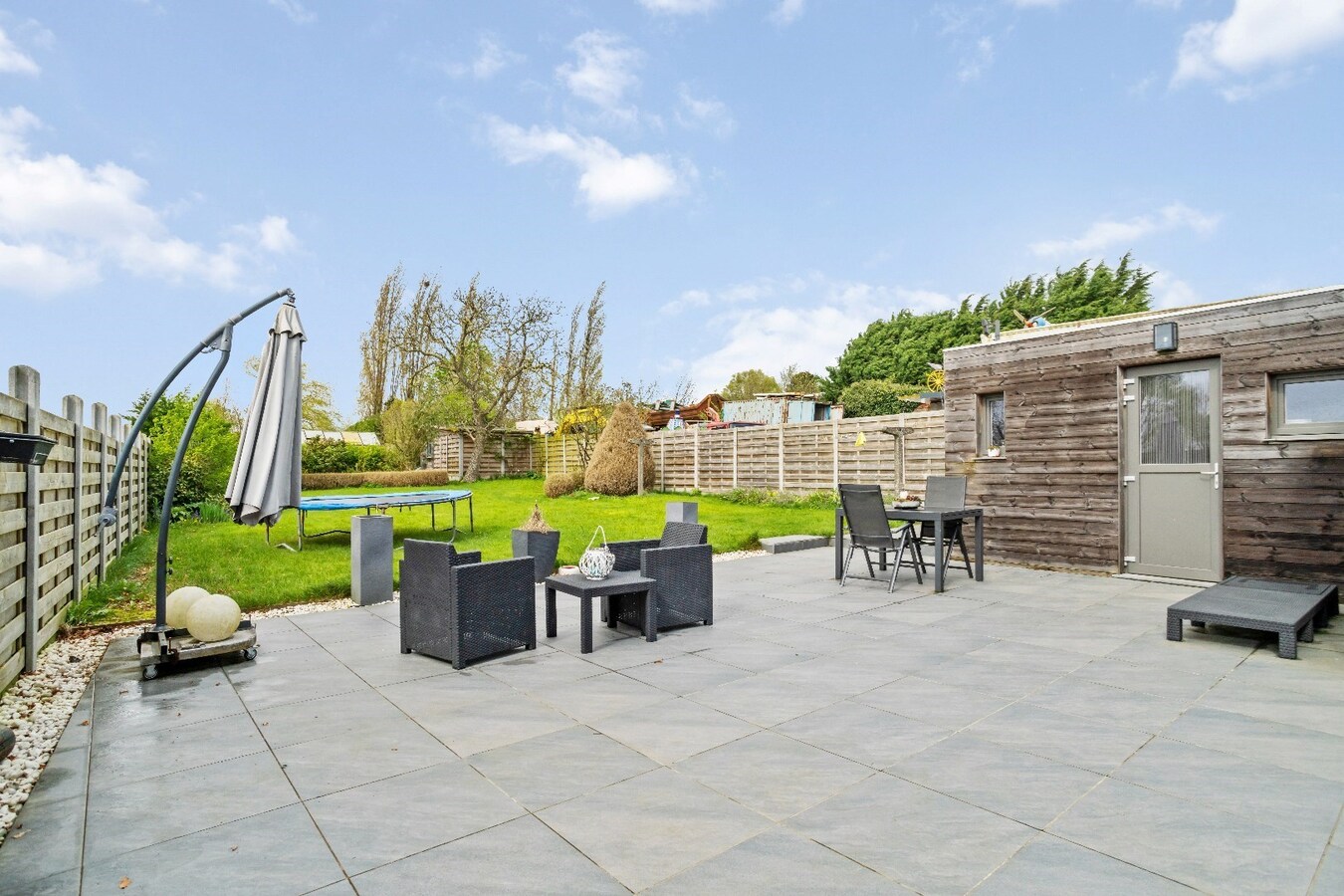 Gerenoveerde woning op ruim perceel van 1197 m² 