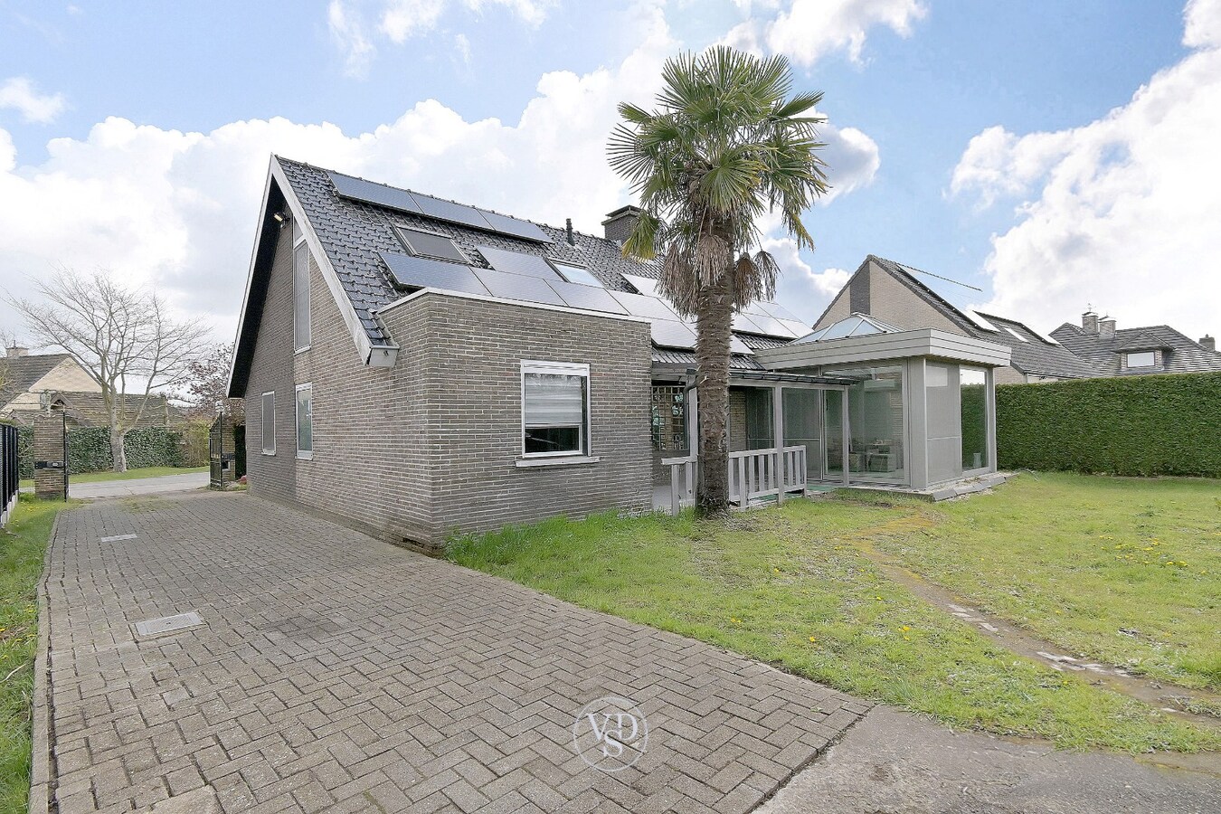 Tijdloze villa in residentiële wijk te Nazareth. 