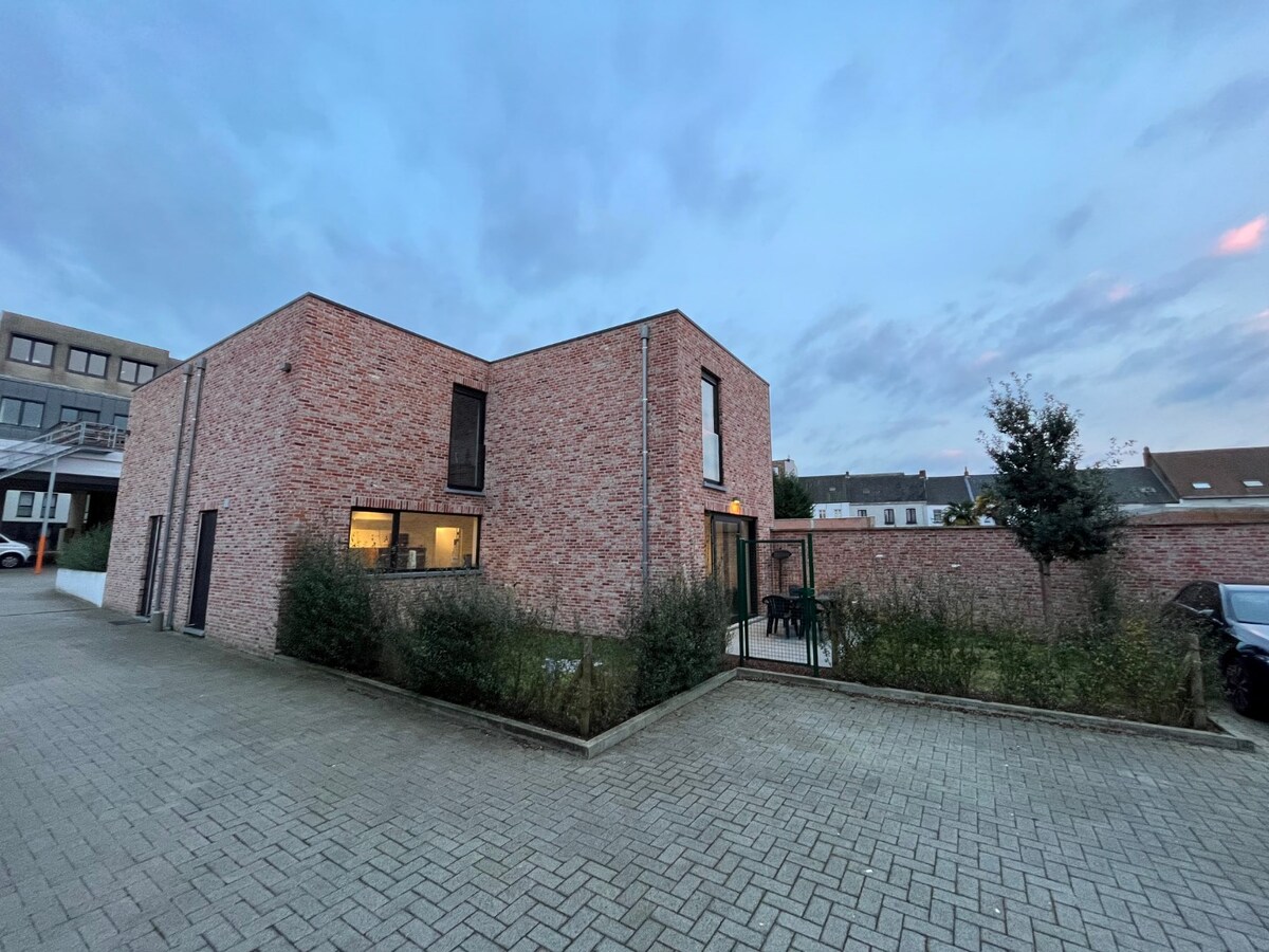Nieuwbouwwoning in woonerf, hartje Gavere 