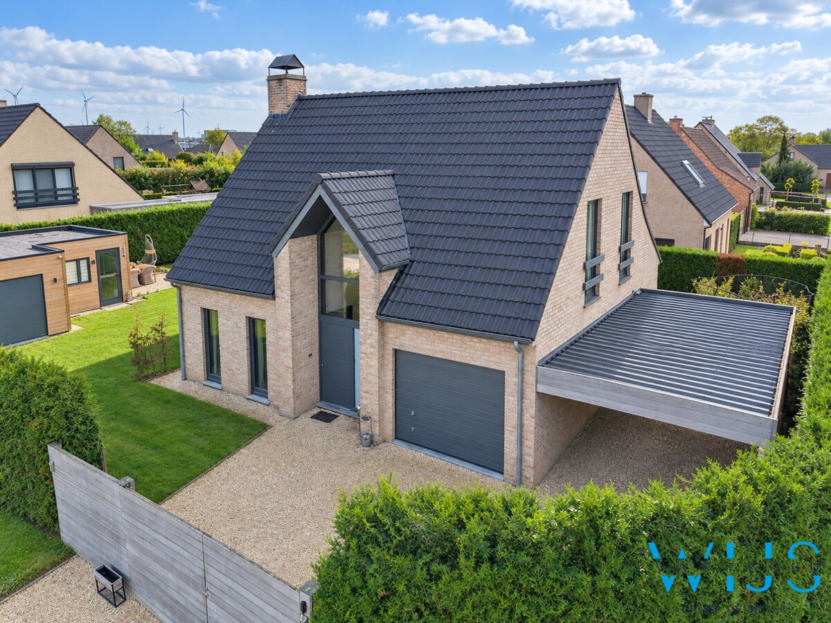 Instapklare open bebouwing met vier slaapkamers op een zonnig hoekperceel in Assenede! 