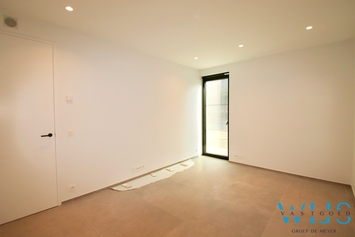 PRACHTIG gelijkvoersappartement te KLUIZEN ! 