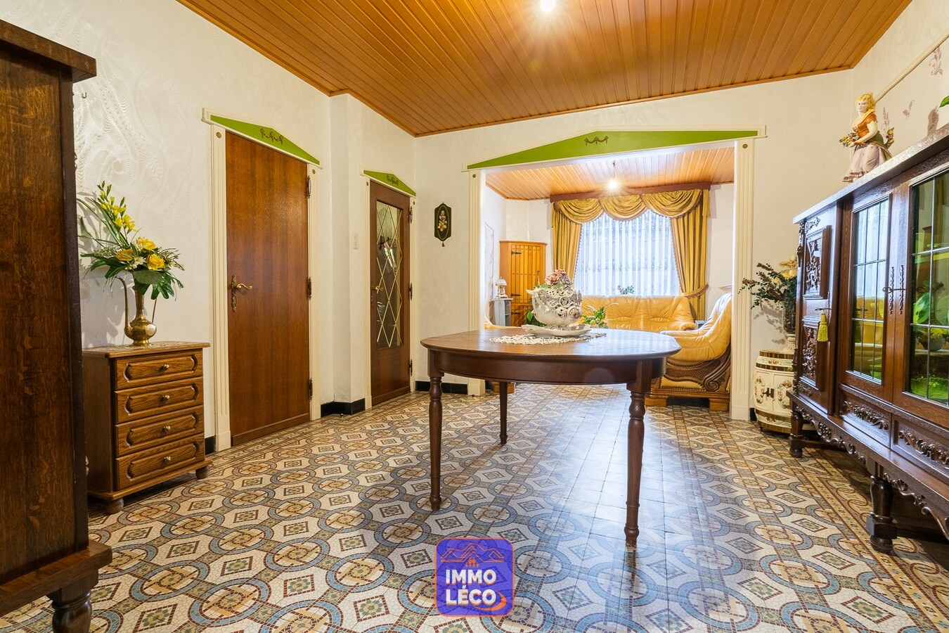 Maison saine idéale 1er achat, grande cour et accès arrière. 