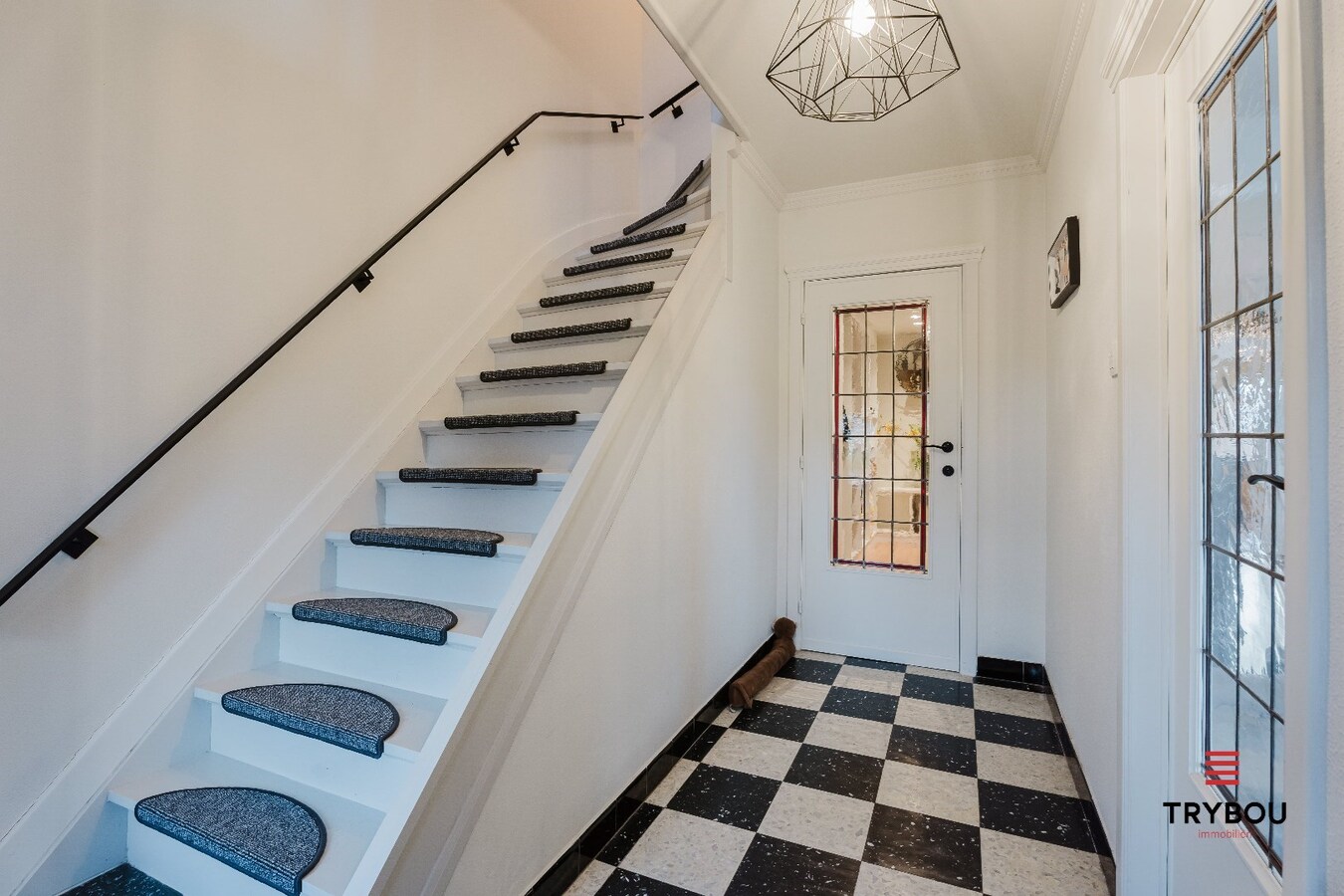 Verrassend ruime, lichtrijke woning op ruim perceel van 722m² te Jabbeke 