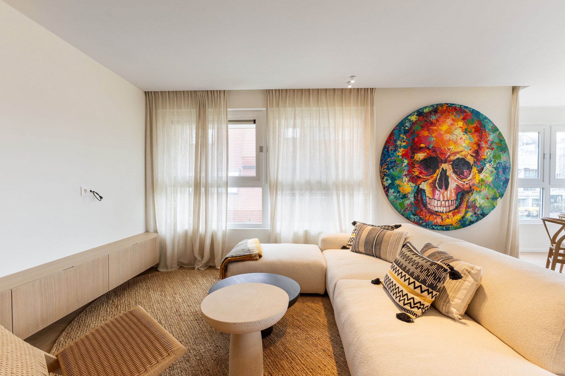 Appartement de 3 chambres entièrement rénové, idéalement situé près de la digue et du casino à Knokke. 