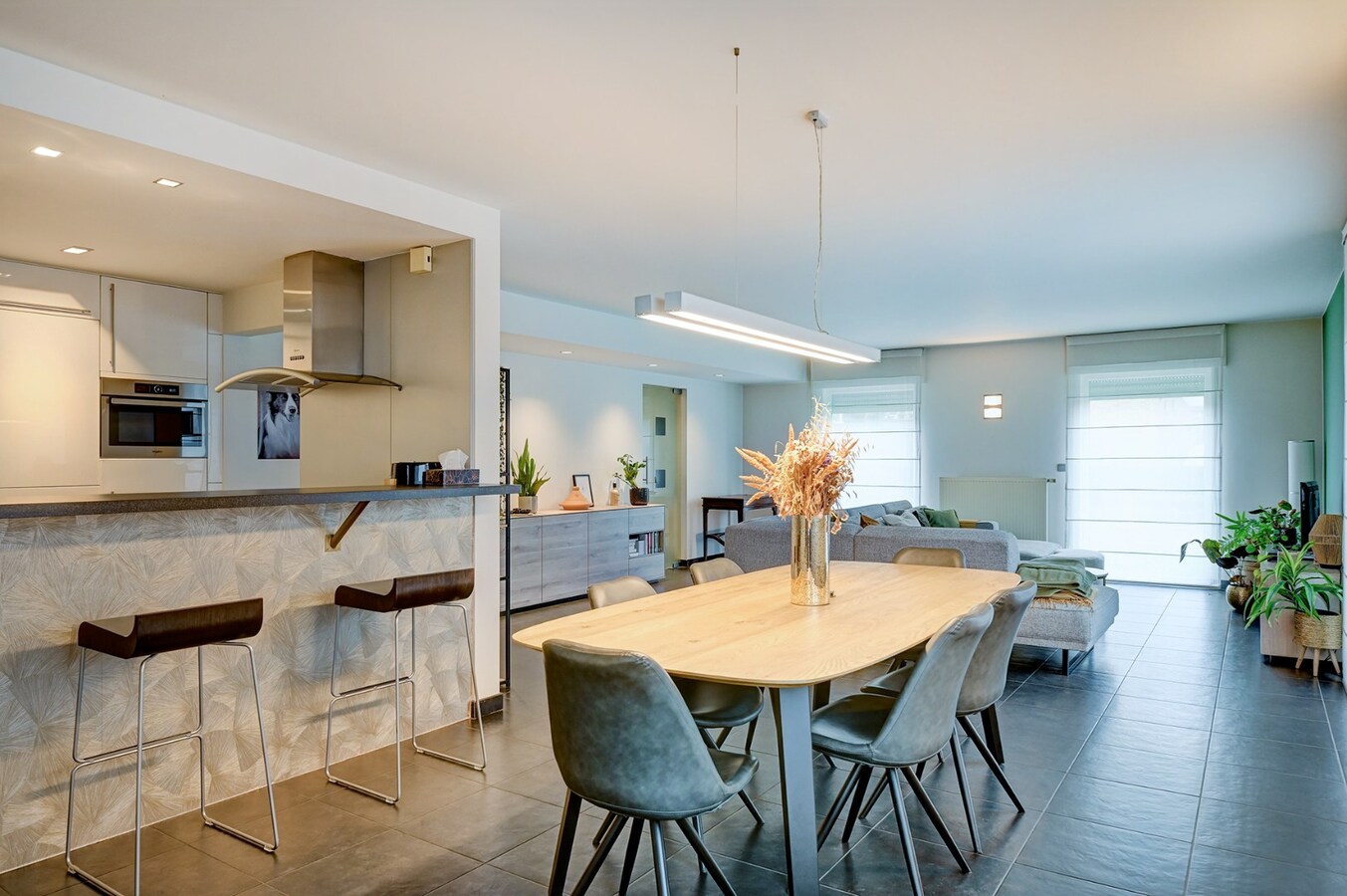 Ruim, centraal gelegen appartement met twee slaapkamers en staanplaats 