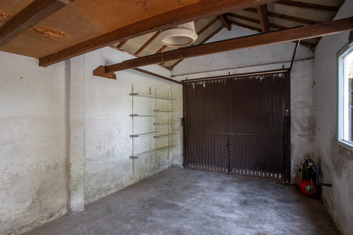 Vrijstaande levensloopbestendige semibungalow met schitterend uitzicht en royale tuin in Hoogeloon. 