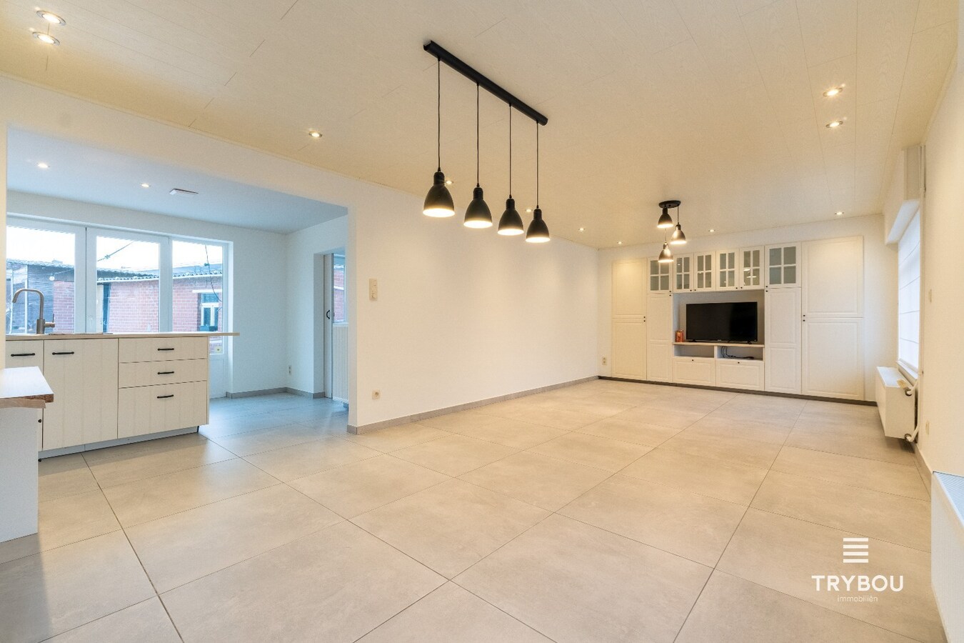 Open bebouwing met een uitzonderlijk ruim perceel in Houthulst! 