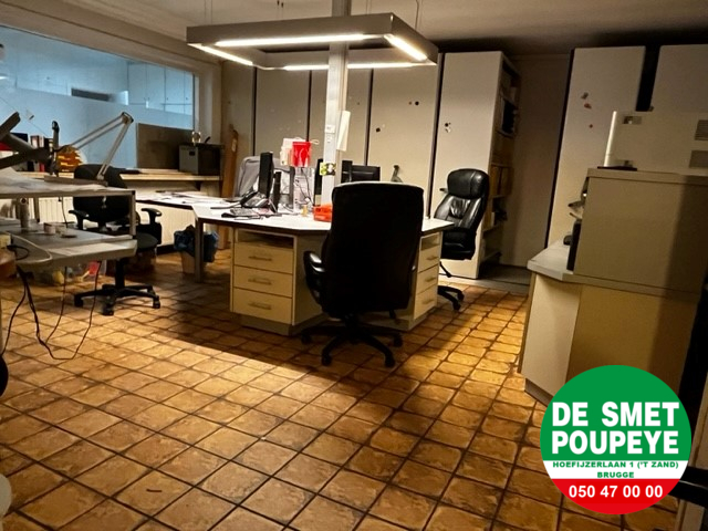 Handelsruimte met opslagplaats 