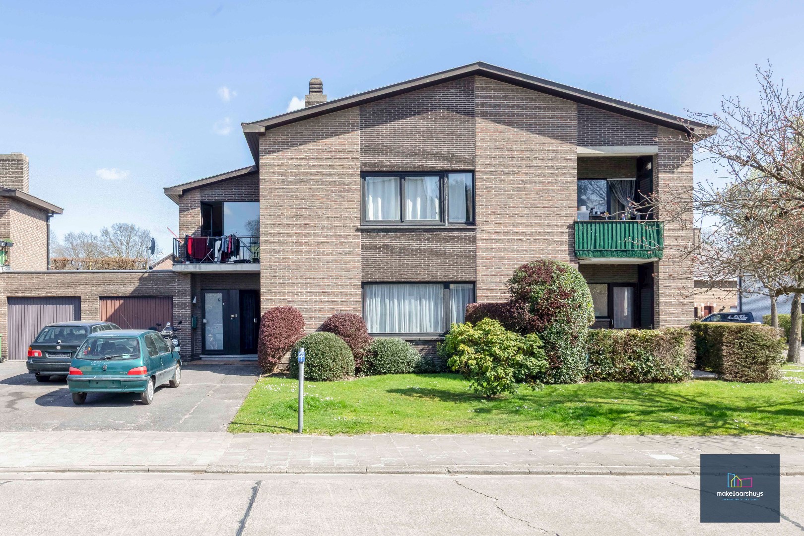 Building met 2 app. met 3 slps en 2 garages 