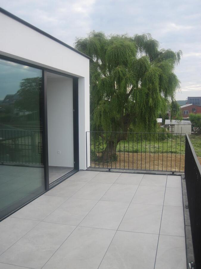 Penthouse-appartement met ruim terras. Geen vaste kosten. 