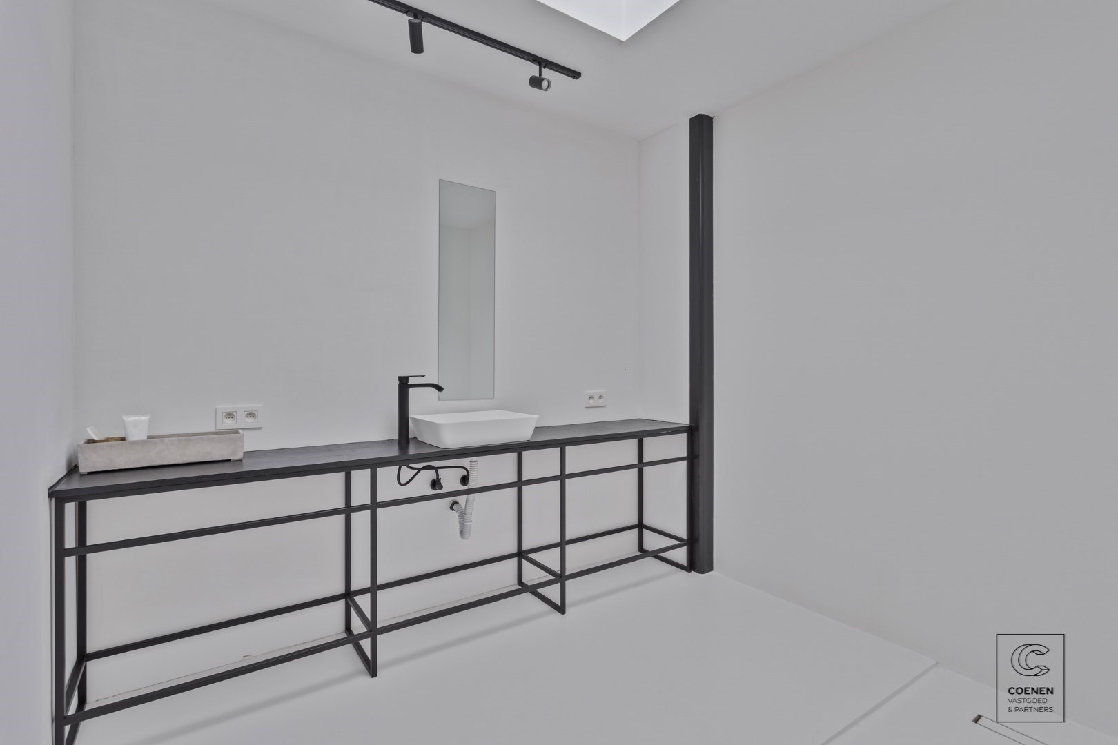 Prachtig verder af te werken HOB van 320 m² in een doodlopende straat! 