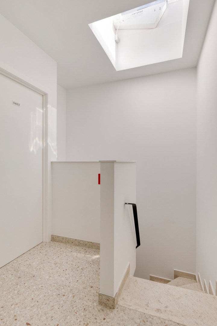 Volledig gerenoveerde studentenkamer in residentie met 15 studentenkamers en een 1slaapkamer appartement in hartje Leuven - EPC label A! 