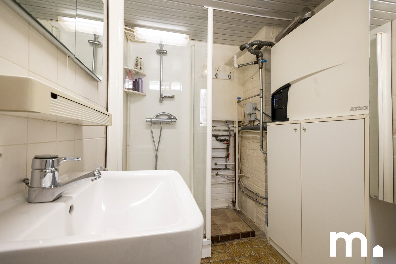Half open gezinswoning met ruime tuin en garage te koop ! 