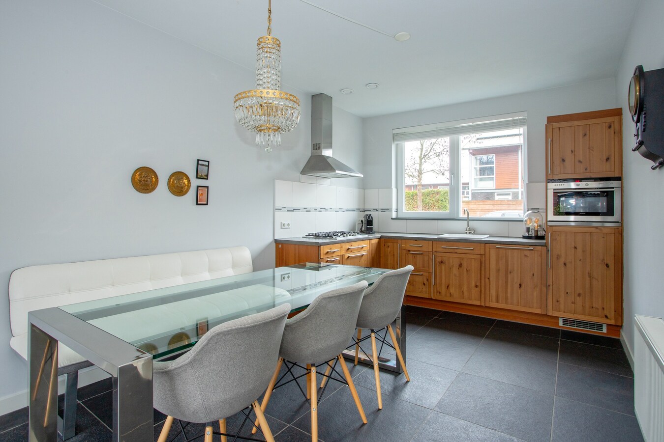 Instapklare tussenwoning met energielabel A in een jonge, kindvriendelijke woonwijk. 