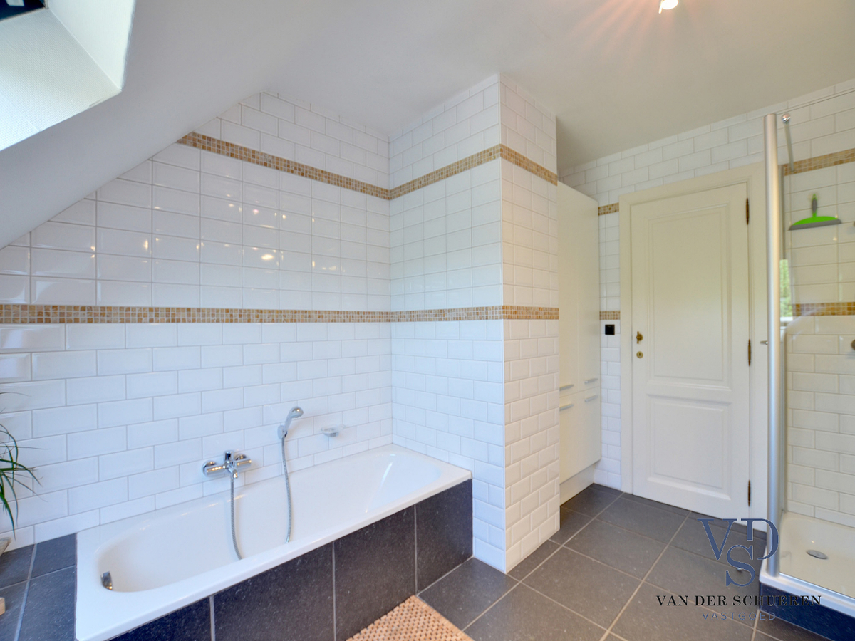 Ruime, tijdloze villa. Uitstekende ligging. 