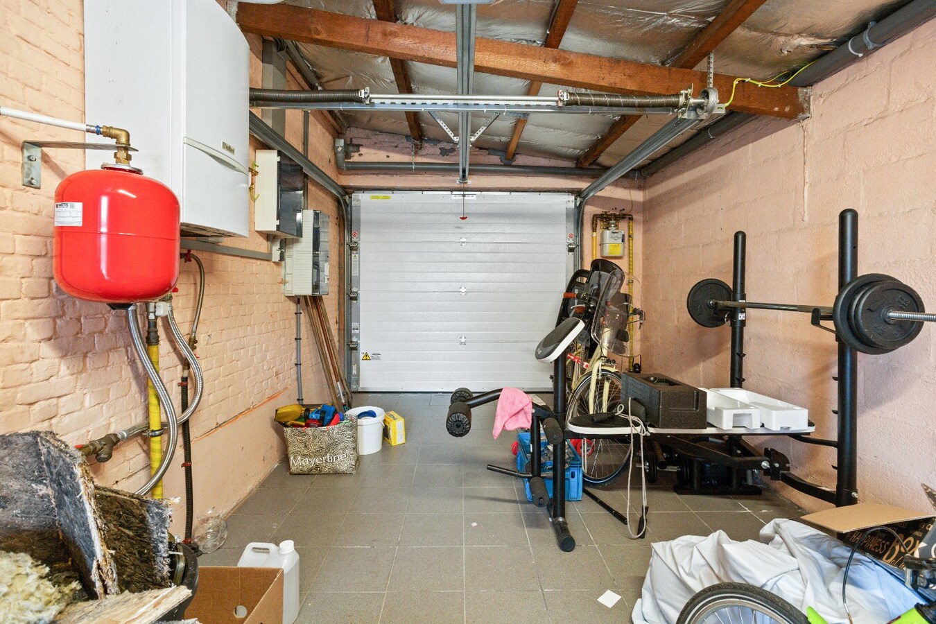 Tot in de puntjes afgewerkte, vrijstaande woning met garage 