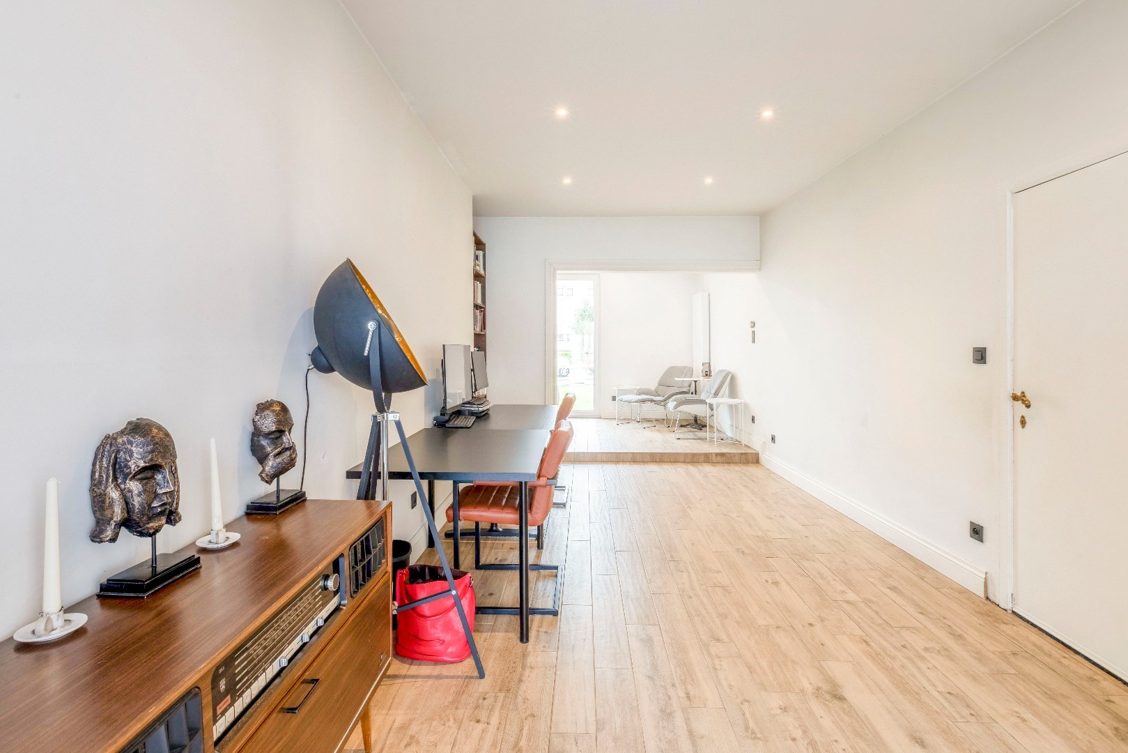 Instapklare woning met tuin in de gezellige kern van Laarne 