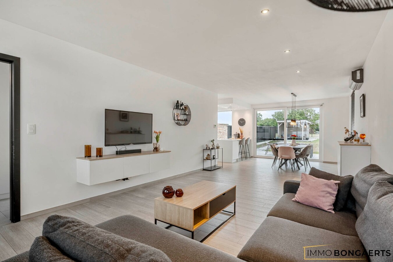 Recente gezinswoning met 3 slaapkamers 