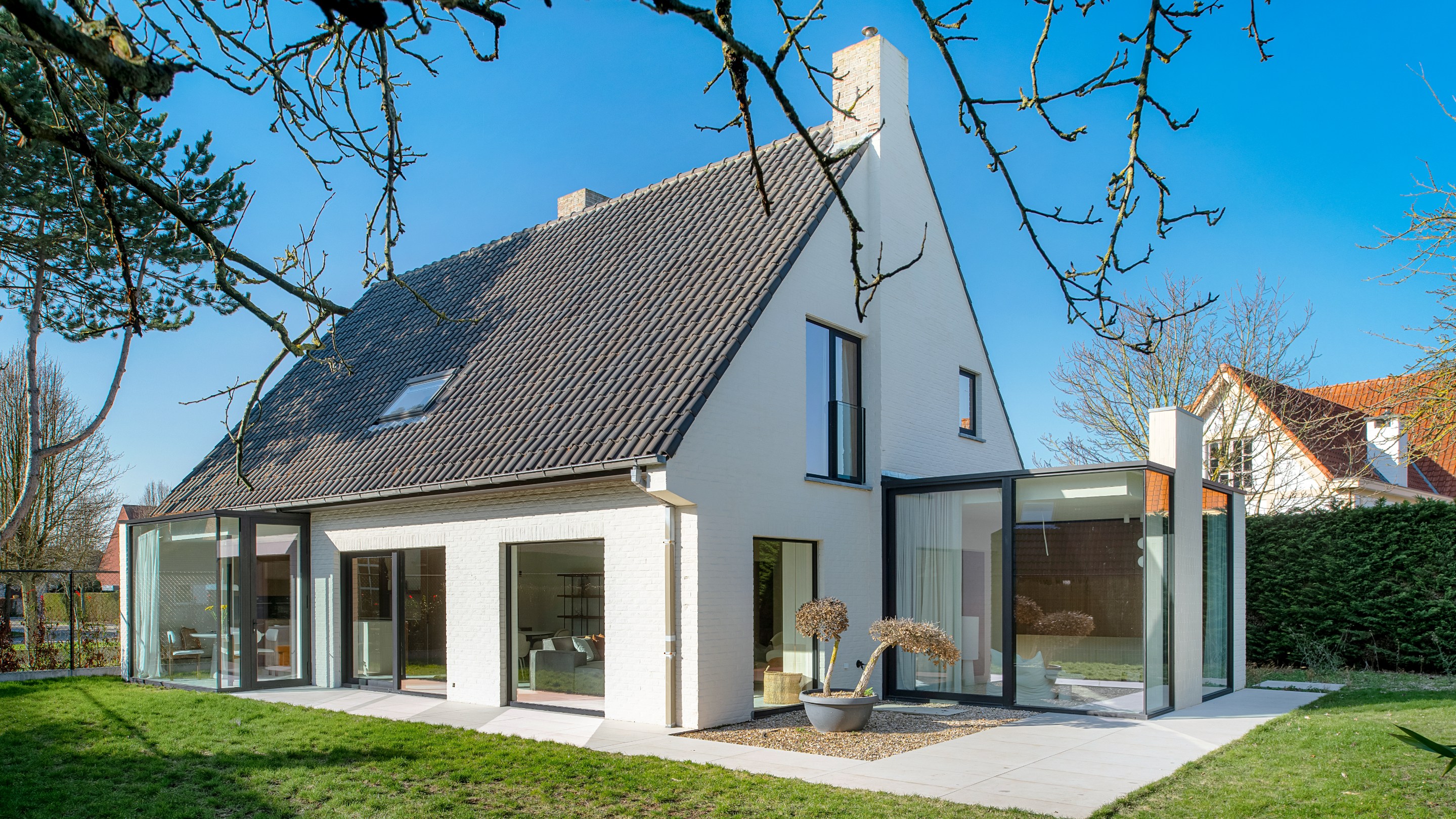 Villa de luxe rénovée dans un quartier résidentiel. 