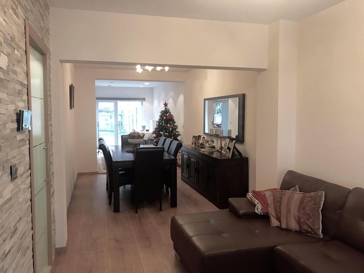 MOOI GERENOVEERDE WONING MET TUIN  AAN STADSRAND 