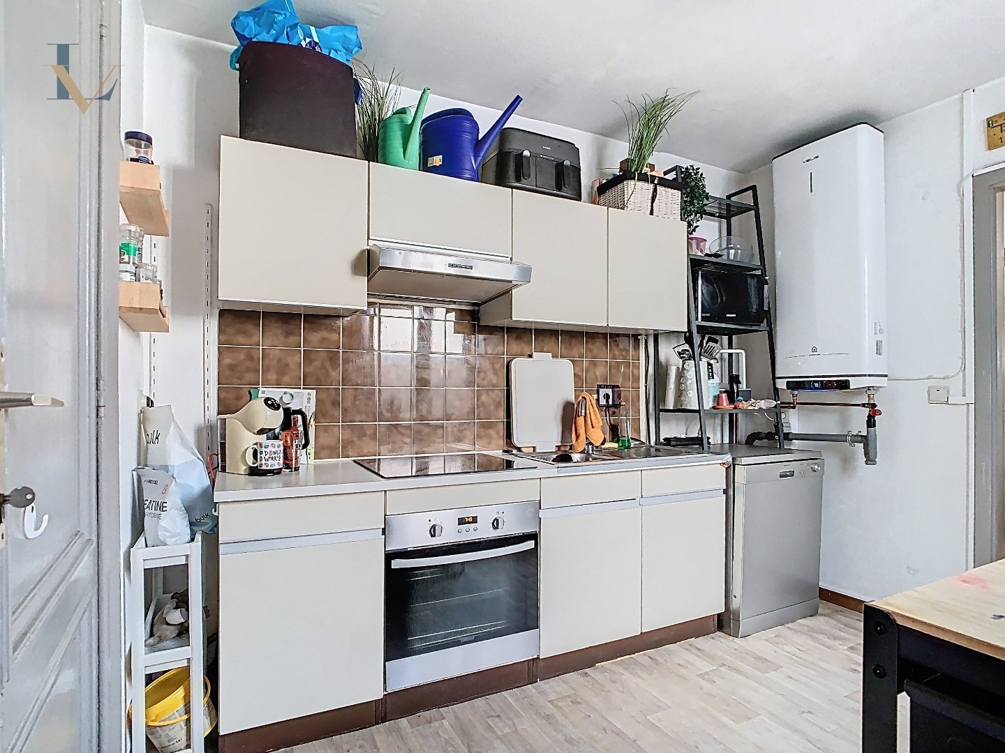 Te renoveren opbrengsteigendom met handelspand en woonunits/ ook geschikt als projectgrond 