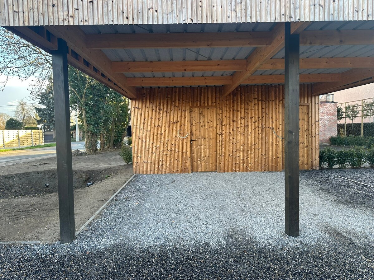 OPTIE!  NIEUW  gelijkvloers appartement met 3 slaapkamers en tuin. 