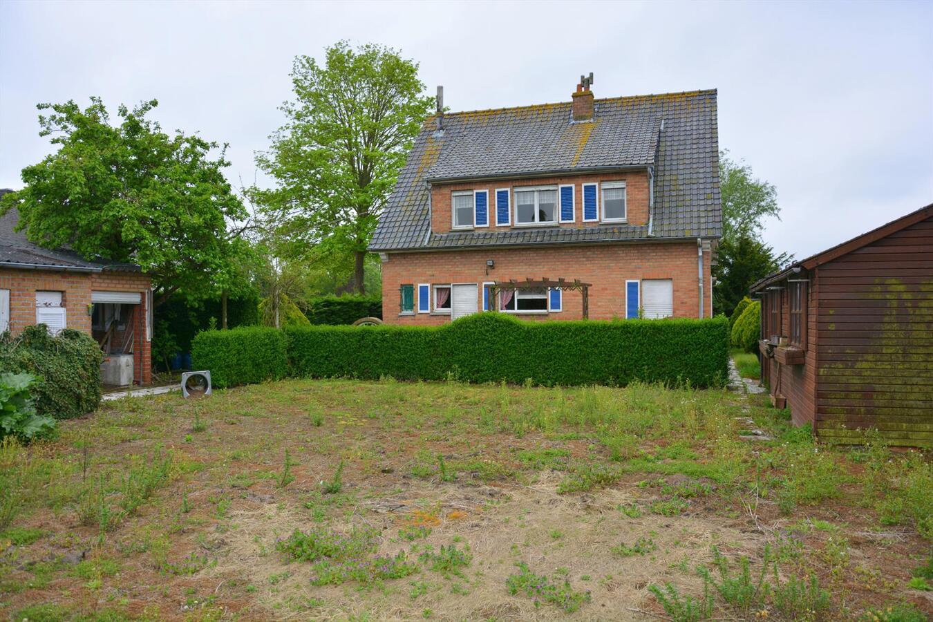 Op te knappen villa op landelijke ligging 